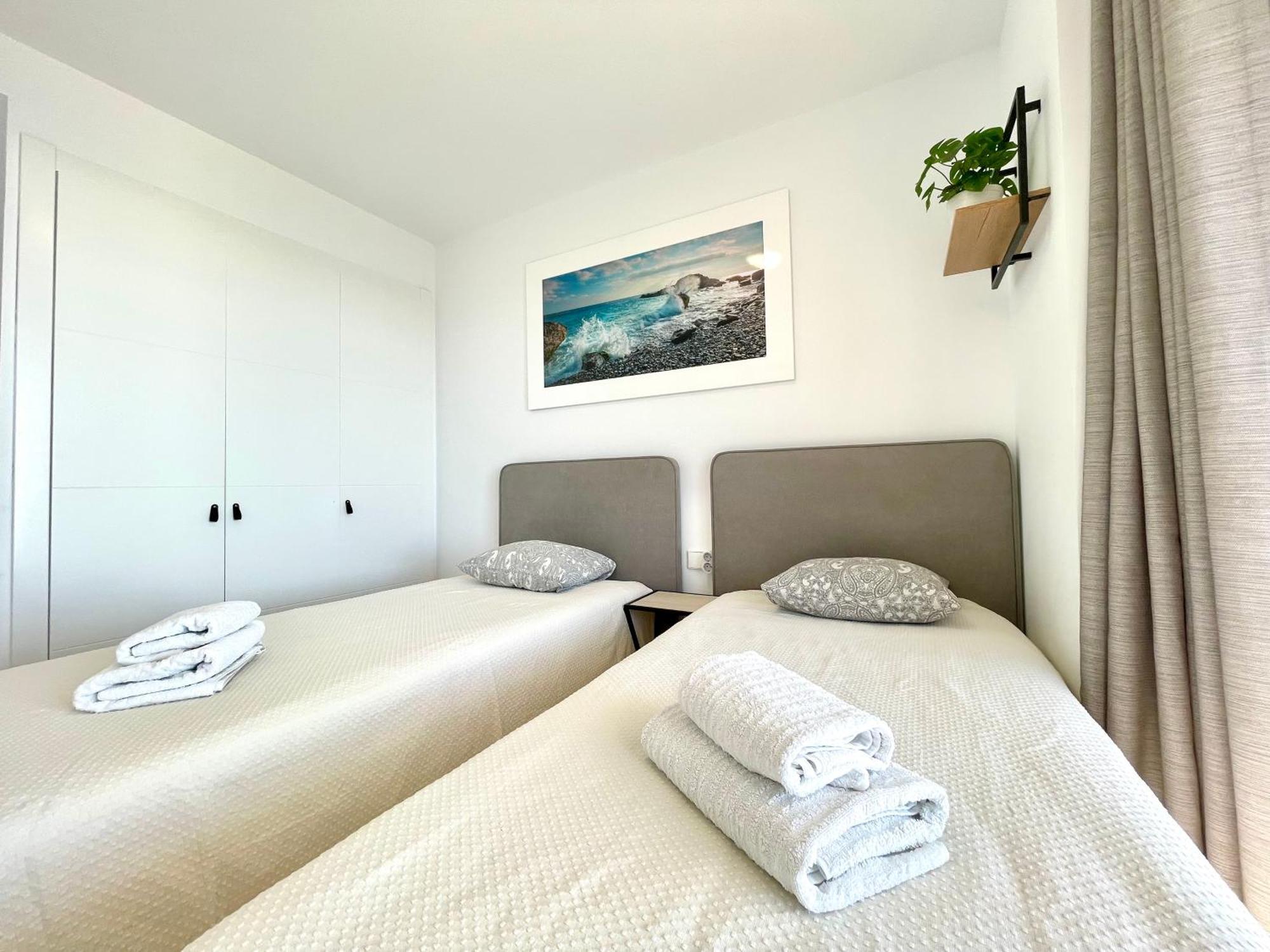 Dream By The Sea Apartment ฟูเอนฮิโรลา ภายนอก รูปภาพ